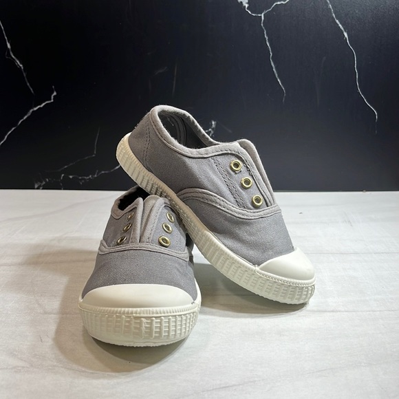 Opoee Other - Opoee Toddler Canvas Shoe Gray/White sz 11